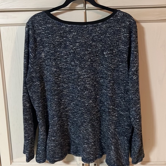 The sweater is great. The colouring is lovely.  It’s s 2X - Picture 5 of 5